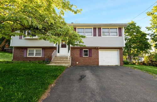 Glasser House | LUXURIOUS ESCAPE IN LAKEHOUSE W/ 4BR PKG&GAMEROOM