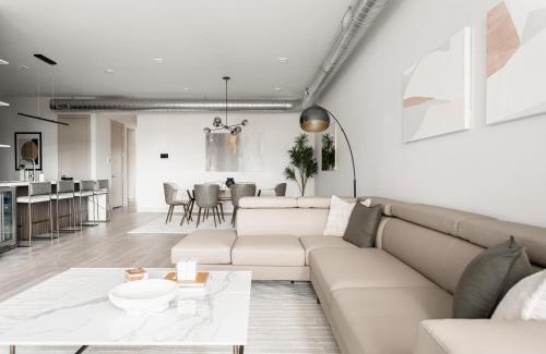 Jefferson Park House | Luxurious Escape - Walk to Empower Field - Tesoro