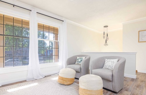 West Des Moines House | Luxurious Family Friendly 5 Bedroom House