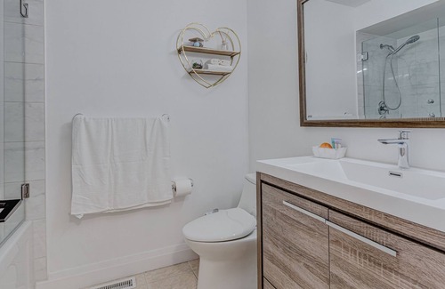 Schomberg House | Luxurious Family-Friendly House in Schomberg