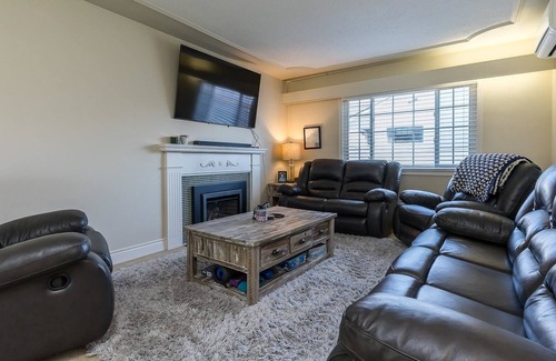 Chilliwack Proper Village West House | Luxurious family getaway home in the heart of Chilliwack