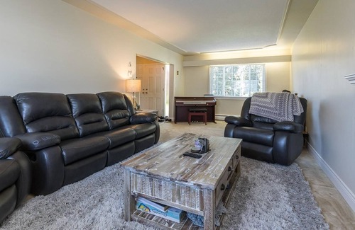 Chilliwack Proper Village West House | Luxurious family getaway home in the heart of Chilliwack