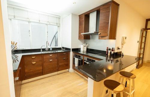 Queen's Gate Apartment | Luxurious Flat in The Heart of Kensington