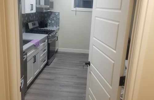 Southwest Edmonton House | LUXURIOUS FULLY PRIVATE TWO BEDROOMS ONE BATHROOM BASEMENT SUITE IN SW EDMONTON