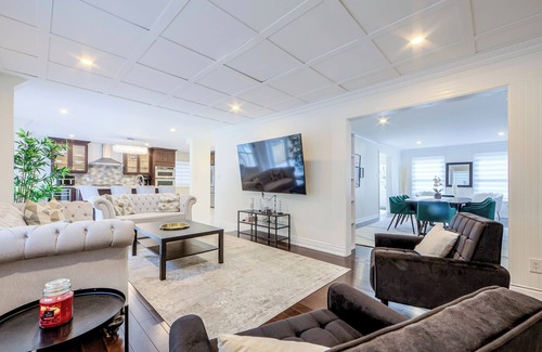 Fisherville House | Luxurious Furnished, 4+1 Bedrooms & 4 baths, Family Home in the Heart of Toronto