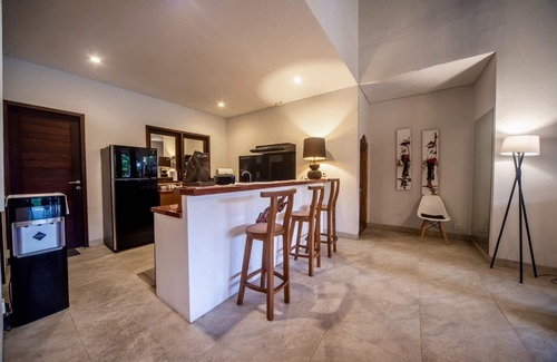 Padonan Villa | Luxurious Garden and Gazebo Modern Villa