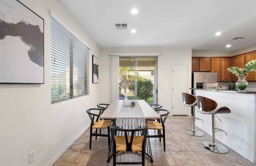 Stetson Hills State House | Luxurious Getaway: Spacious Backyard｜Instant Tour｜Flex Month2Month #41700
