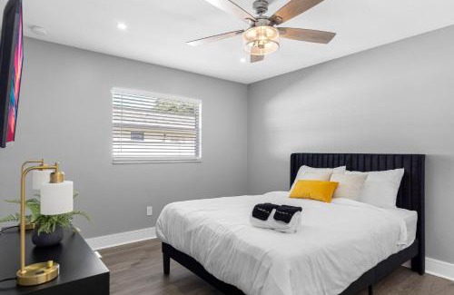 Temple Terrace House | Luxurious Golf Course Retreat