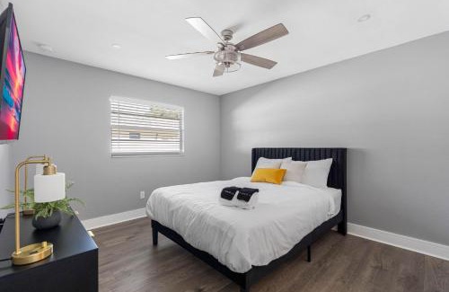 Temple Terrace House | Luxurious Golf Course Retreat