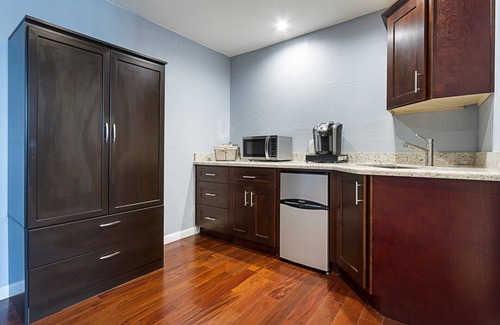 Story House | Luxurious Guesthouse with private pool in Central Phoenix near Downtown
