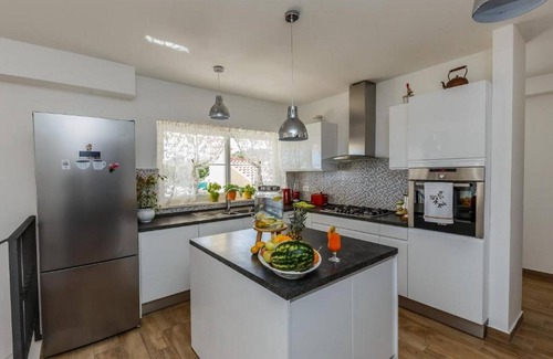 Rudine Villa | Luxurious Haven Villa with Pool and Mediterranean Garden - Five Bedroom Villa with Pool