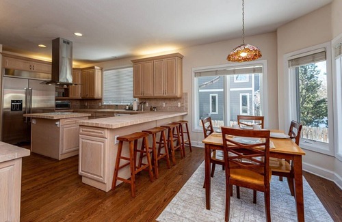Arapahoe Ridge House | Luxurious High End 4BR Boulder Retreat