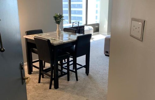 Detroit Apartment | Luxurious High Rise Downtown Apartment With Tons Of Amenities