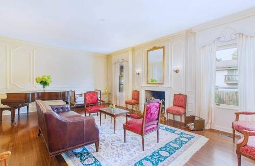 Lincoln Bed & Breakfast | Luxurious & Historic 9-Bedroom Mansion | Ideal for Gatherings & Retreats | Breakfast Included