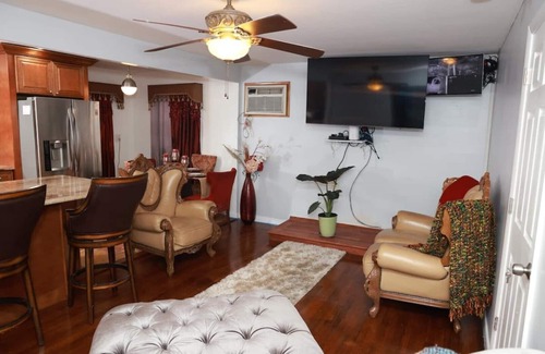 Bryn Mawr House | LUXURIOUS HOME AWAY FROM HOME
