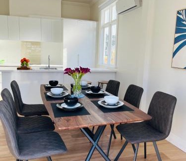 Saint Kilda House | Luxurious Home Close to Beach