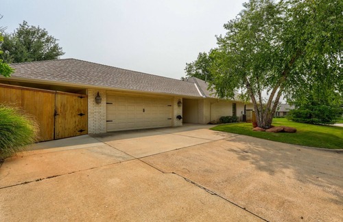 Central Oklahoma City House | Luxurious Home - Family Game Room/Huge Patio