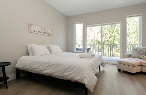 Lake Cowichan House | Luxurious Home in Lake Cowichan