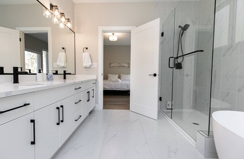 Lake Cowichan Apartment | Luxurious Home in Lake Cowichan