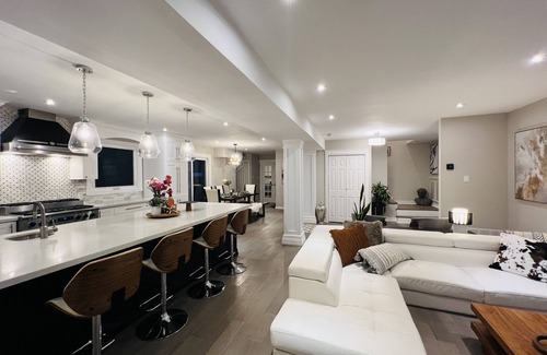 Clarkson-Lorne Park House | Luxurious Home in Mississauga Golf and Country Club