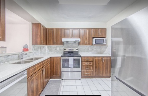 Malvern Apartment | Luxurious Home in Scarborough!