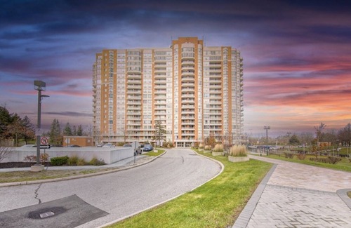 Malvern Apartment | Luxurious Home in Scarborough!