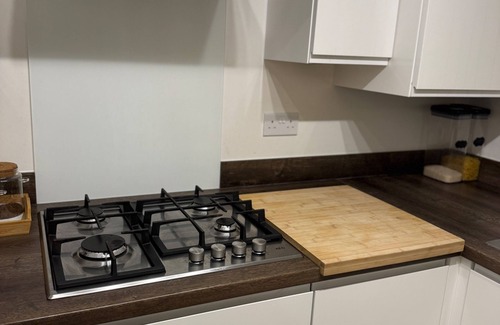 Luton House | Luxurious home near Luton Airport. Suitable for Families and Contractors