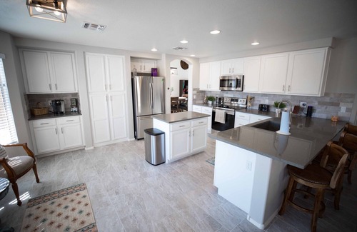 Arrowhead Ranch House | Luxurious Home on "The Lakes"! Heated Pool & HOT TUB! Great Golf Course!