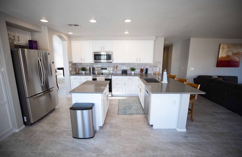 Arrowhead Ranch House | Luxurious Home on "The Lakes"! Heated Pool & HOT TUB! Great Golf Course!