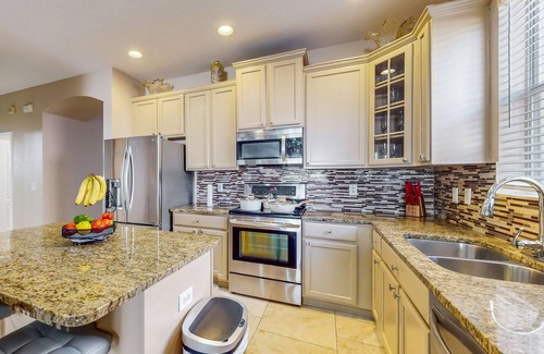 Seffner Community Alliance House | Luxurious home, spacious, private backyard & washer/dryer
