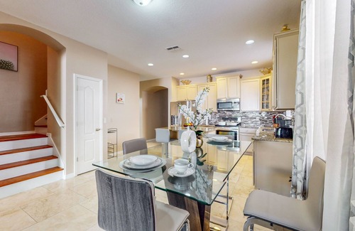 Seffner Community Alliance House | Luxurious home, spacious, private backyard & washer/dryer