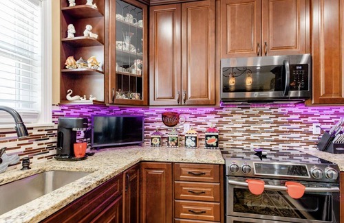 Shirley House | luxurious home spacious yard & above ground pool