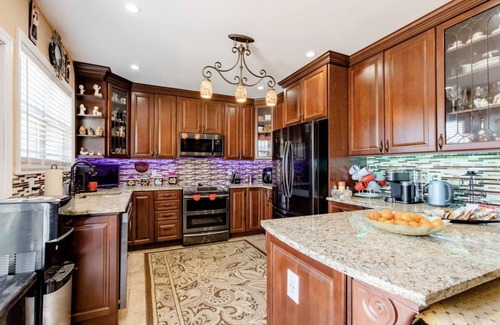 Shirley House | luxurious home spacious yard & above ground pool