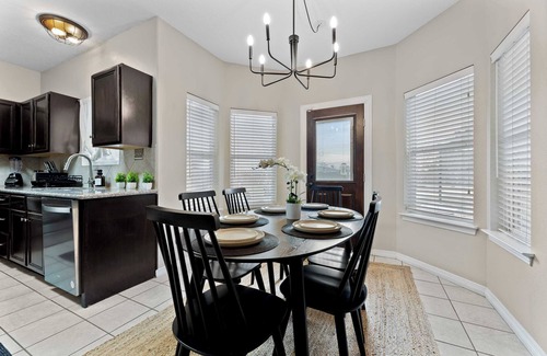 Willis House | Luxurious Home with Great Pool Area