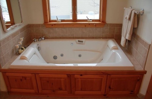 Sauk Centre House | Luxurious Home With Lake Views, Fireplace, Whirlpool Tub