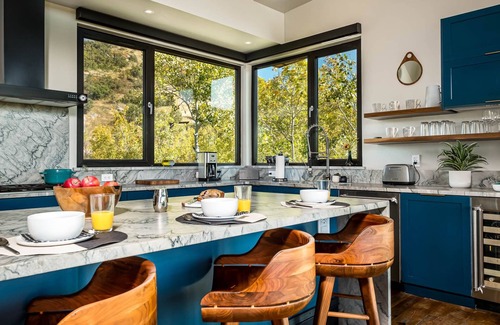 Steamboat Springs House | Luxurious + Hot Tub + Private + Views - Chalet Cascada