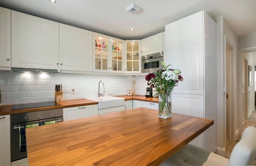 Rathfarnham Apartment | Luxurious 2-Bed Apartment - Jun-Aug Weekly Rate