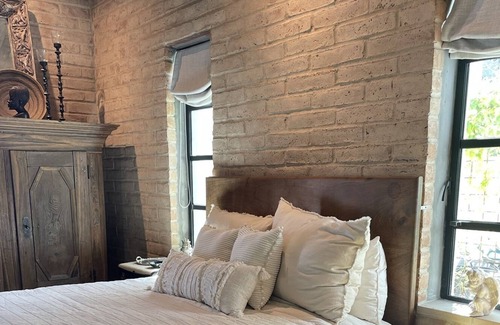 West University Apartment | Luxurious king suite w/hearth close to downtown
