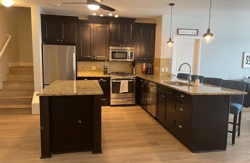 Westbank Condo | Luxurious Lakefront Condo