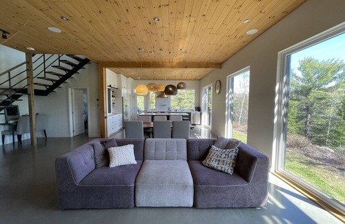 Saint Come Ski Chalet | Luxurious Lakefront Cottage