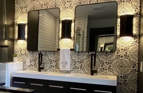 Blossvale House | Luxurious Lakefront Home w/jacuzzi & gameroom on Oneida Lake (Sylvan Beach area)