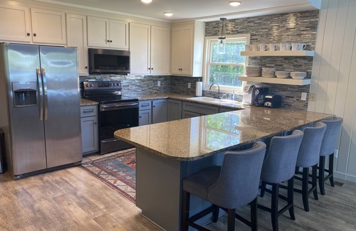 Northport House | Luxurious Lakefront Retreat