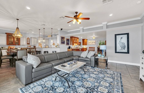 Auburndale House | Luxurious lakefront/pool home near theme parks in Florida