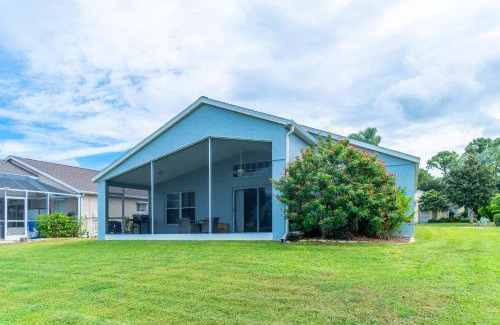 Sabal Harbour Apartment | Luxurious Lakeview Retreat - 4BD 2BA - Sleeps 9
