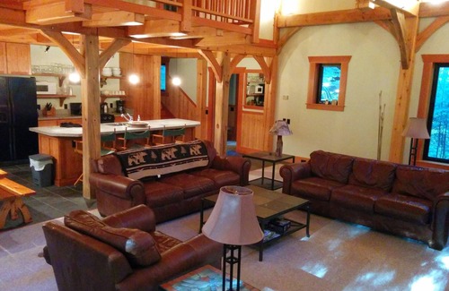 Nordman Cabin | Luxurious, large, timber frame cabin at Priest Lake Idaho