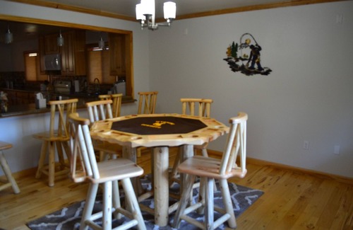 Thermopolis House | Luxurious Lodging in the Wind River Canyon