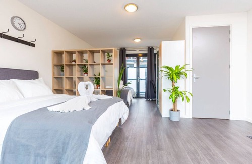 Delft Apartment | Luxurious Loft apt w/View walk city center