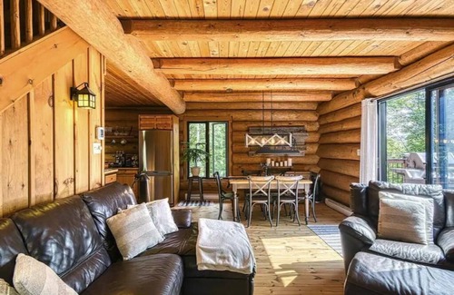 Lac Superieur Village Ski Chalet | Luxurious log cabin with private spa