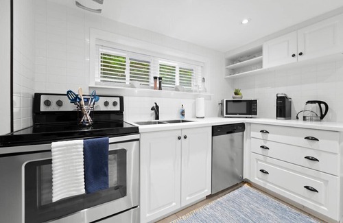 Burlington Apartment | Luxurious lower level Apartment Closeto downtown