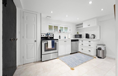 Burlington Apartment | Luxurious lower level Apartment Closeto downtown